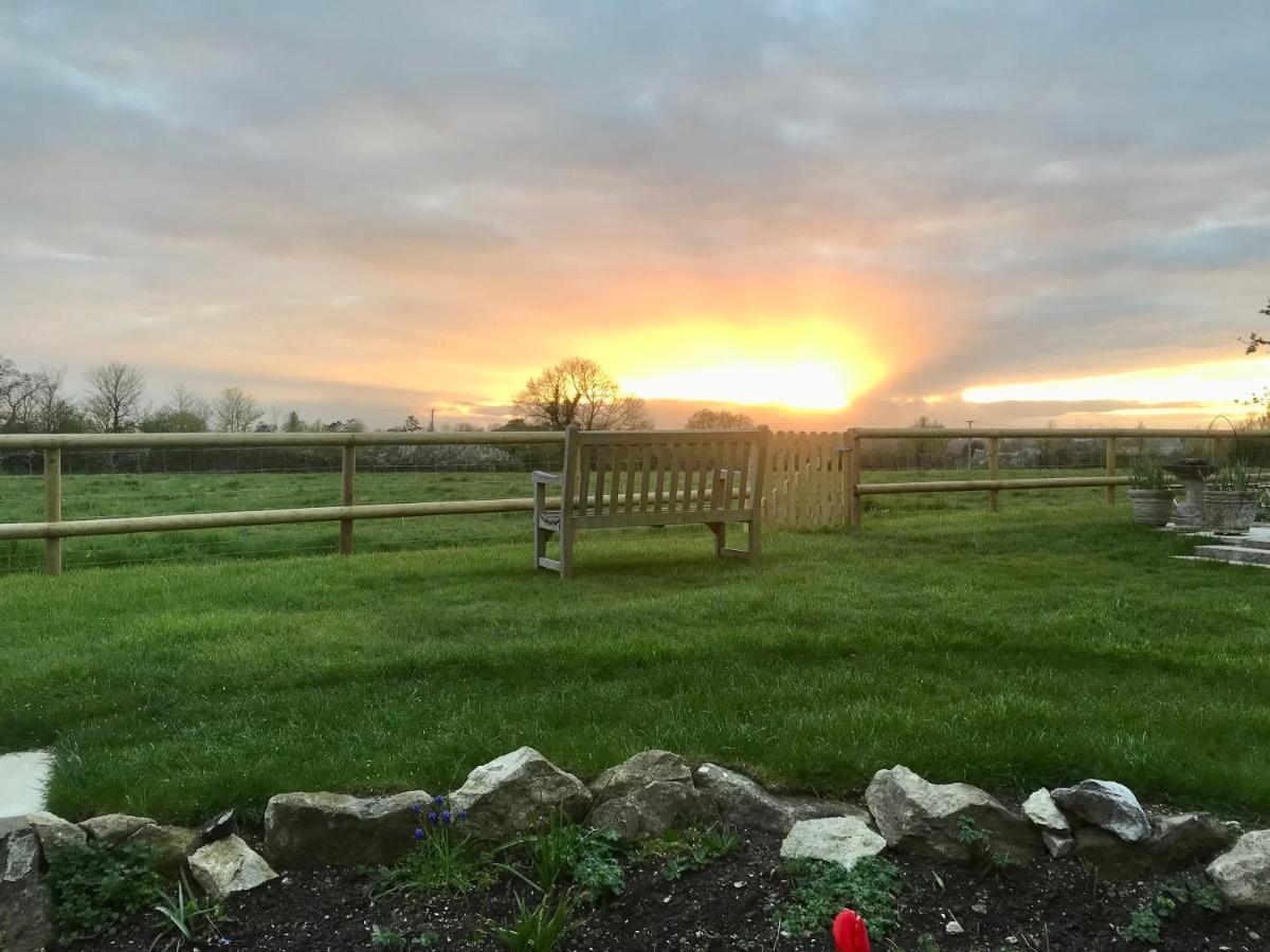 Charming Modernized Country Cottage Near Mere, Wiltshire Mere  エクステリア 写真