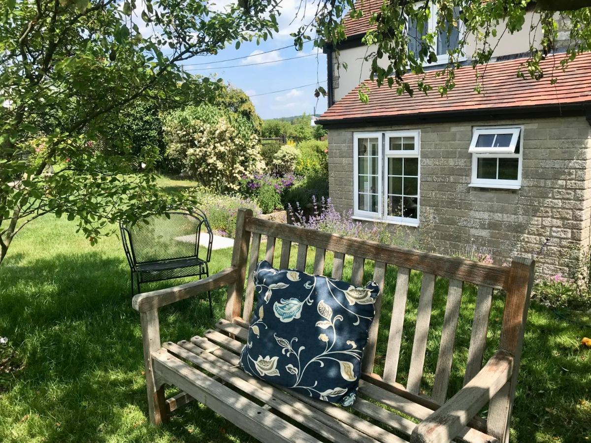 Charming Modernized Country Cottage Near Mere, Wiltshire Mere  エクステリア 写真