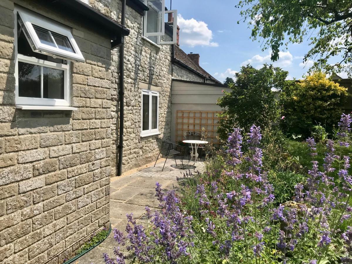 Charming Modernized Country Cottage Near Mere, Wiltshire Mere  エクステリア 写真